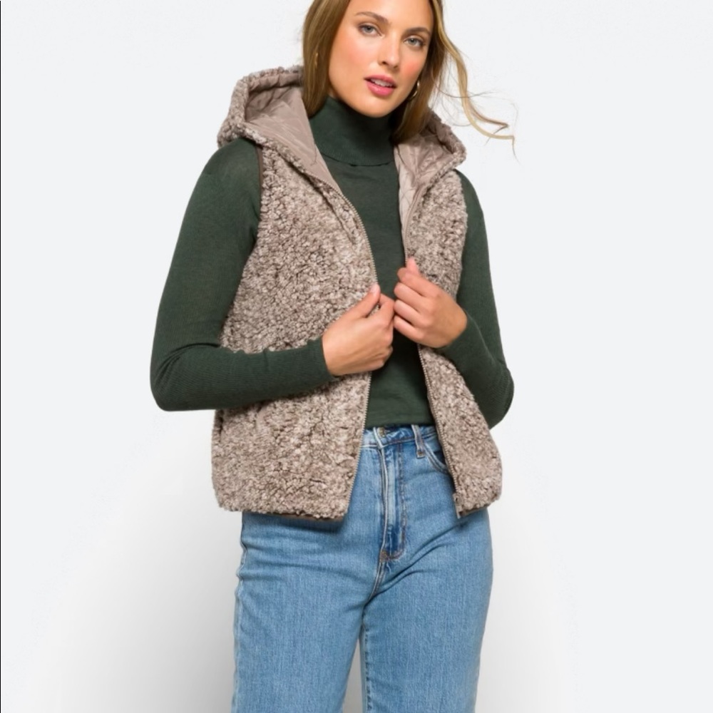 Reversible beige vest